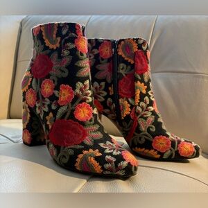 Mia embroidered bootie size 9